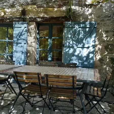 Les Magnans Pierrerue (Alpes-de-Haute-Provence)